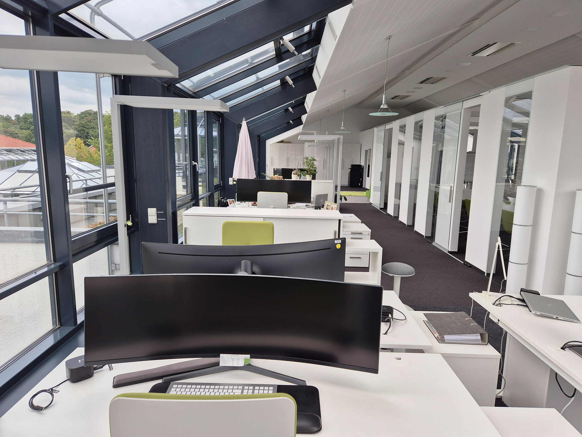 Arbeitsplätze im greenQuality Büro in der Dr.-Gessler-Straße